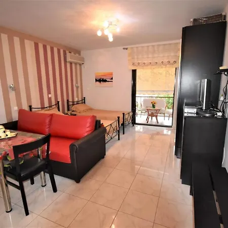 Apartment Lovely Studio In Loutraki, Greece *