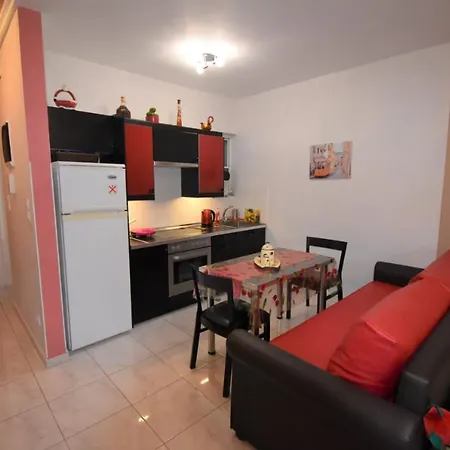 Lovely Studio In Loutraki, Greece Apartment *